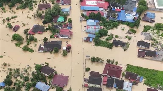 Drone view shows severe floods as 15,000 displaced in Malaysia