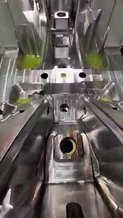 Five-axis double column milling, the most ideal machine for machining precision mold. https://www.silvercnc.com/product/5-axis-rotary-table/ | Silver CNC Machinist