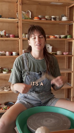 🎀💅 Glam girl meets pottery girl. Long acrylic nails? No problem. If you’ve ever tried to open a pot with what feels like tiny knives on the end of your fingers… you’ll understand 😂