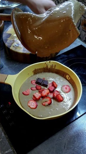 большой панкейк с начинкой