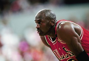 NBA Legend Reveals the Truth Behind Michael Jordan’s Iconic Shrug Celebration: Find Out Who He Was Shrugging At