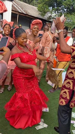 9 months pregnant bride dancing like this 😳🙆‍♀️
