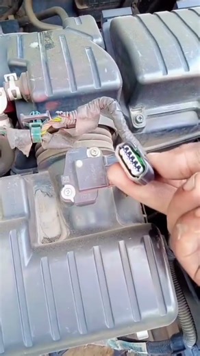 Toyota Corolla ka mas Air flow sensor garib open the clean wash perfect right #alarif auto care