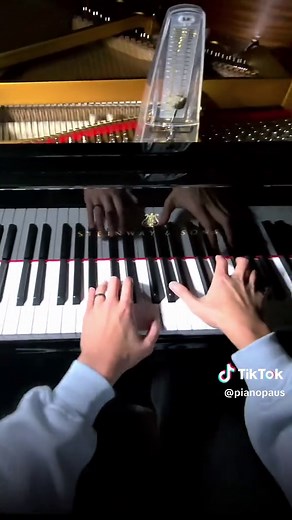 Hijo de la Luna y Love Story: Piano Cover Transformador