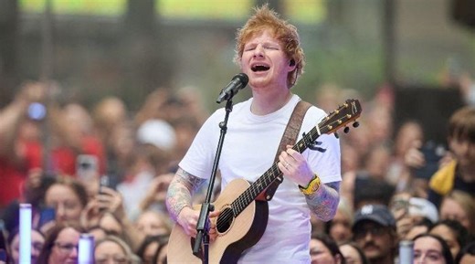 Ed Sheeran leaves onlookers stunned with impromptu performance in London