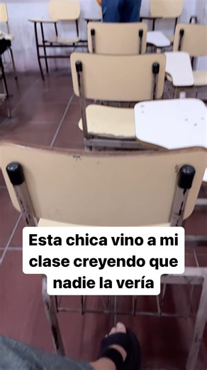 La chica rara de mi clase hizo la tarea con una IA 😳 y yo estoy impresionada #chica #extraña #programar #devs #codigo #code #codinggirl #estudiante | Adriana García