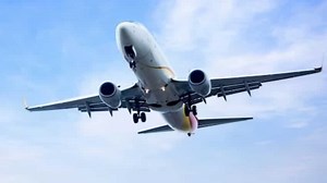Travel Tips: फ्लाइट में इन चीजों को ले जाने की होती है मनाही, पहली बार यात्रा कर रहे हैं तो जान लें नियम | Zee Business