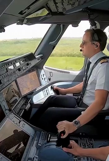 3.6K views · 93 reactions | A350 Beautiful cockpit view #aviation #a3501000 #landing #cockpitview #avgeek | Ubaid Malik | Facebook
