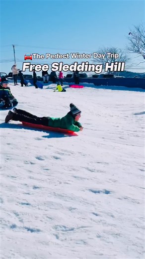 ❄️🛷✨ Winter fun in North Carolina 📌SAVE this day trip from Charlotte! If you’re looking for things to do with the kids for winter break or winter weekends ahead, this one is a MUST 👇 Head to Beech Mountain for stunning snowy views and a FREE sledding hill made for kids 12 and under 🛷❄️ There’s a gentle area for little ones and a steeper side for older kids so everyone has fun 🙌 No tickets 🎟️ No reservations ⏰ Just show up and sled! 🕘 Hours Open daily 9 AM–5 PM, including holidays, from mi