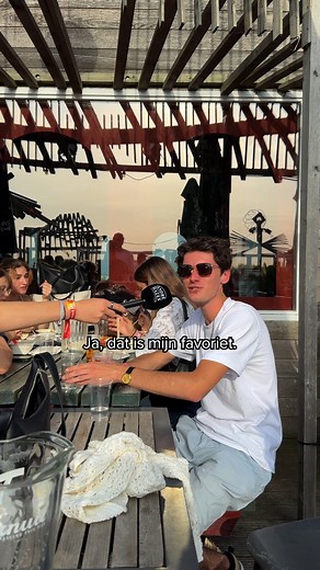 We testten de nieuwe Amsterdamse studenten tijdens hun intro week op hun Hazes kennis! 🇳🇱🎤 Ken jij drie liedjes van Hazes? #andrehazes #bloedzweetentranen | André Hazes