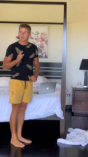 Sometimes I better get a helper🙏 @ red.rebbit swears at me) What do you think about this? #filmora9 #videoedit