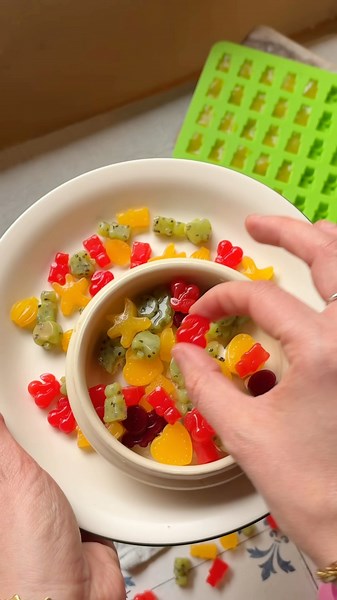 🍓🥭🥝🍊 Sugar-free fruit gummies 😍 #easyrecipe #recipe #plantbasedrecipe #veganrecipe