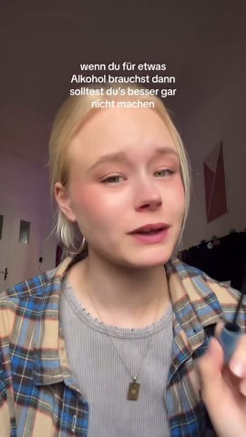 Marie | Der erste Kuss - Tipps & Storytime. Wie war euer erster Kuss ? In einer Beziehung oder auch mit einer random Person ? Wart ihr verliebt... | Instagram