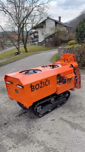 Daljinsko vodena škropilnica Božiči JHN #agro #slovenia #farming #vinograd #sprayer