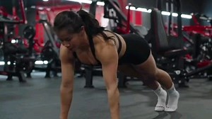 体验Taylor超强力量及核心肌肉的运动表现