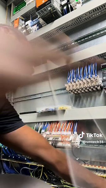 SM TECH sur TikTok