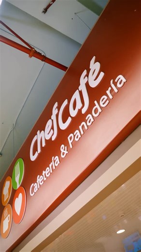 🍽️☕ En Chef Café siempre hay algo que te hace sonreír 😋 Desde desayunos y almuerzos llenos de sabor, hasta esos pastelitos que conquistan al primer mordisco. Y claro… el toque especial del Chef Hugo, que prepara cada receta con mucho amor. 👨‍🍳💚 📍 Ven a vivirlo dentro de tu Súper Xtra y Xtra Market favorito. | Super Xtra Panamá