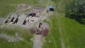 430K views · 931 reactions | A team of archaeologists has discovered a tomb in Peru believed to be the resting place of an ancient religious leader that dates back 3,000 years. The burial chamber is believed to belong to an important priest who was about 35 years old. | AP | Facebook