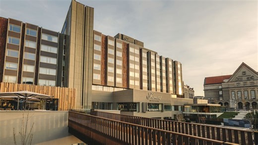 Hotel InterContinental má nové jméno. Jak po rekonstrukci vypadá tato ikonická stavba brutalismu? - Novinky