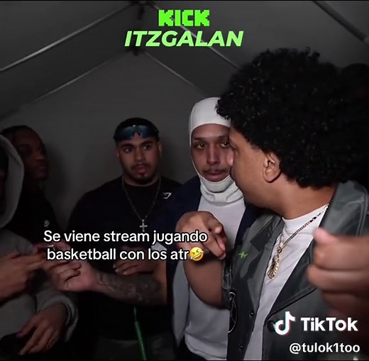 El Rey de la City y Los ATR Jugando Basketball
