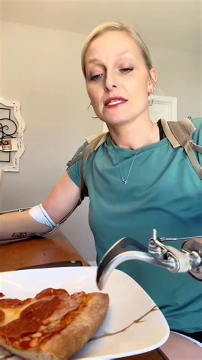 Here’s how I use utensils to eat my food! #amputee #quadamputee #prosthetic #prosthetics #ot #occupationaltherapy #disabilitytiktok #utensils #howtotiktok #amputeelife #amputeegirl #amputeetiktok #fyp | Glamputee