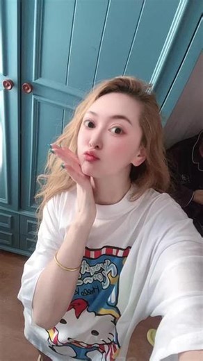 烦死了 怎么又在装可爱 我的梦想明明是当御姐