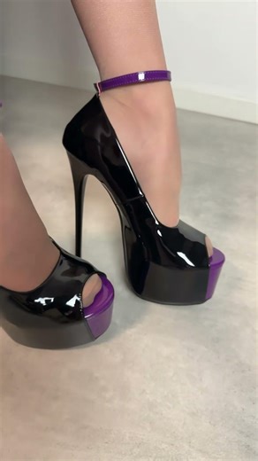 Black High Heels Pumps & Nylon Pantyhose #highheels #heels #nylon