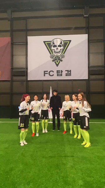 ⚽️ LUNATIC (with 탑걸) ⚽️#마마무 #MAMAMOO #MoonByul #탑걸 #루나틱챌린지 #LUNATICChallenge #LUNATIC #루나틱