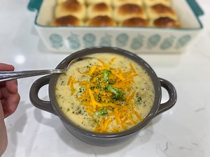 Slow Cooker Broccoli Cheese Soup