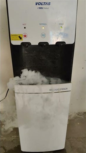 "From boring dispenser to fog monster! 😱" #experiements #funwithscience #smokeeffects #crazymoments