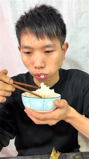 香辣鱼汤配米饭，汤汁拌饭太下饭