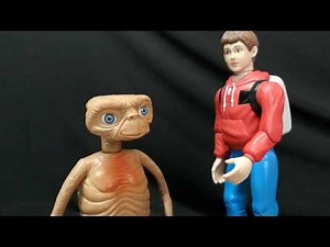 E.T. The Extra Terrestrial interactive figures Elliott and E.T