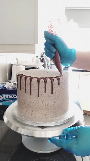 #dripcakes #littlecakecorner17 #birthdaycake #oreos #layercakes #cakesontiktok #cakevid #buttercream