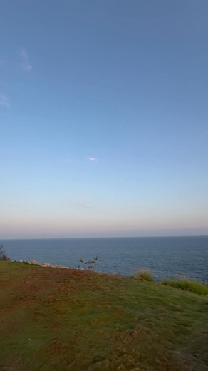 SE RENTA VILLA POR NOCHE EN HUATULCO 😎 Hospédate en una Villa con una de las mejores vistas de todo Huatulco, ubicada sobre un acantilado, en un residencial Conejos, ofrece una vista panorámica del Océano Pacífico y la Bahía de Tangolunda. La casa tiene: 🔸3 recámaras con baño y vista al mar 🔸Sala con TV y sofá cama 🔸Cocina abierta 🔸Amplias Terrazas 🔸Aire acondicionado 🔸Wifi 🔸Alberca 🔸Amplios Jardines 🔸Cochera ⬇️RESERVACIONES DE TOURS EN HUATULCO⬇️ 📩 https://wa.me/9581003620 | Yo AMO H