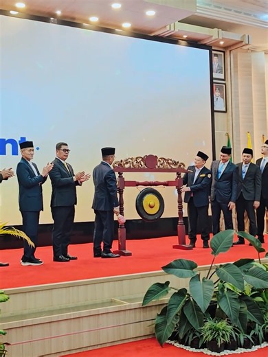 Selamat atas pelantikan Penasehat dan Pengurus Forum Tanggung Jawab Sosial Kemitraan dan Bina Lingkungan Perusahaan (TJSKBLP) atau Forum CSR Provinsi Banten. Semoga forum ini menjadi penggerak kebaikan, penguat solidaritas sosial, dan mitra strategis pembangunan di tanah jawara yang kita cintai. #bangandra #andrasoni #gubernurbanten #csr
