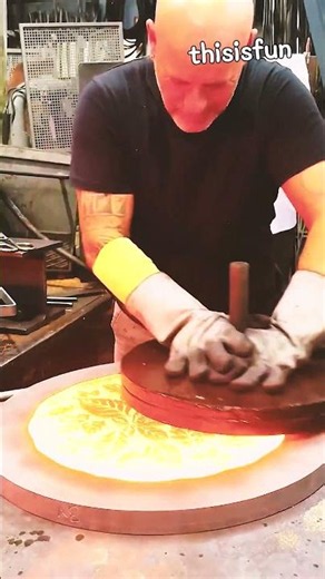 1000도 고열의 유리 예술! 정교한 몰드 각인과 곡면 성형 기술의 완벽한 조화 #worker #process #artisan #handmade #glasswork