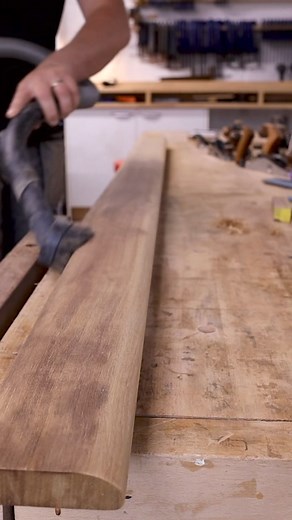 How to varnish Teak and Iroko 🪵 Here is the quick run through of the Epifanes guide on using Woodfinish gloss. A varnish developed specifically for oily woods like Teak and Iroko 🟠 | Dan Lee Boatbuilding