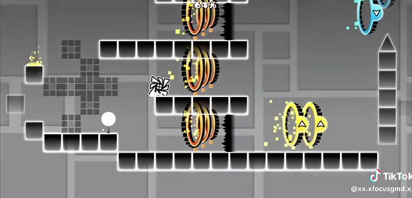 Mastering Lightning Road in Geometry Dash 2.207