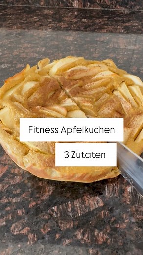 Natalie Thiemig Thisafood on Instagram: "Apfelkuchen 🔥 ohne Zuckerzusatz ohne Zusatzstoffe Schaut euch mal an, wie viel Zucker in so einem gekauften TK-Kuchen steckt: 221 g Zucker! Das ist doch verrückt. Macht ihn euch selbst – gesünder und so leicht! Das Rezept findet ihr etwas weiter unten. Ja! Apfelkuchen gekauft TK ❗️ 1250 g 1 Kuchen ❗️221 Zucker ❗️ Zutaten: Äpfel 57% *Weizenmehl* Zucker❌ pflanzliche Fette (Palm, Kokos)❗️ Sultaninen 2% Vollei aus Bodenhaltung❗️ *modifizierte Stärke* Rapsöl❗