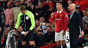 Cristiano Ronaldo y un claro gesto de disconformidad al entrar faltando 4 minutos ante Liverpool