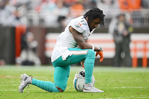 Jaylen Waddle injury update, Dolphins WR helped off field while Miami trails Browns by 25