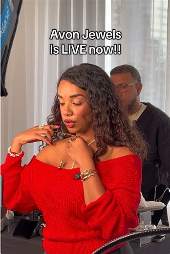 We are LIVE right now!! ✨✌️ check out our lovely jewelry collection with us!!