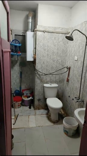 Quick bathroom refresh! 🛁 DIY friendly & renter approved. Simple swaps for a total transformation. (AI)