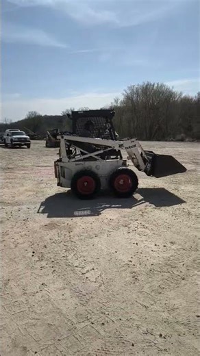 BOBCAT 610 SKIDLOADER W/60" BUCKET