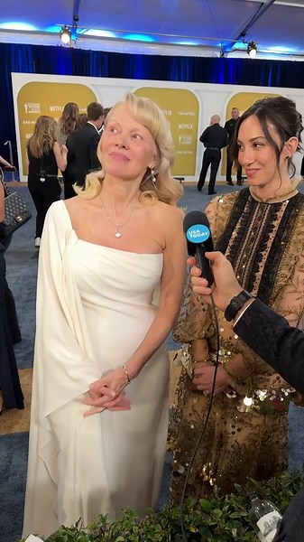 Pamela Anderson arrives at the SAG Awards red carpet