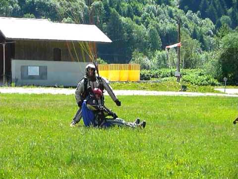 Film Intouchables. François Cluzet et Omar Sy en parapente avec les Volatiles sur les Saisies