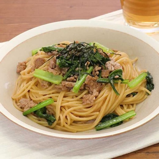 食べ応え十分！ 小松菜とひき肉の和風パスタのレシピ動画・作り方 | デリッシュキッチン