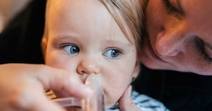 Comment déboucher le nez de bébé sans sérum physiologique ?