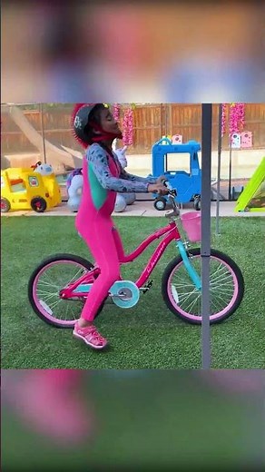 Jannie And Emma Play Exercise Competition -Part 1