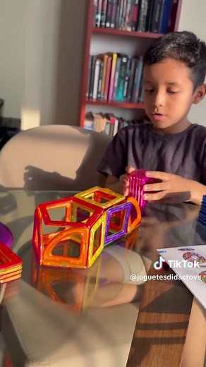 Piedras de Equilibrio 🤸, diseñadas para mejorar la motricidad, el equilibrio y la coordinación de los niños. Son ideales para juegos de movimiento🏃‍♂️, circuitos de habilidades y actividades sensoriales. Set de Bloques Magnéticos, son perfectos para estimular la creatividad, la imaginación y la coordinación mano-ojo. #DiversiónEducativa #motricidadgruesa #didactico #educativo #didactoys #juegosparaniños #motricidadfina #juguetes #juguete #juguetesdidacticos